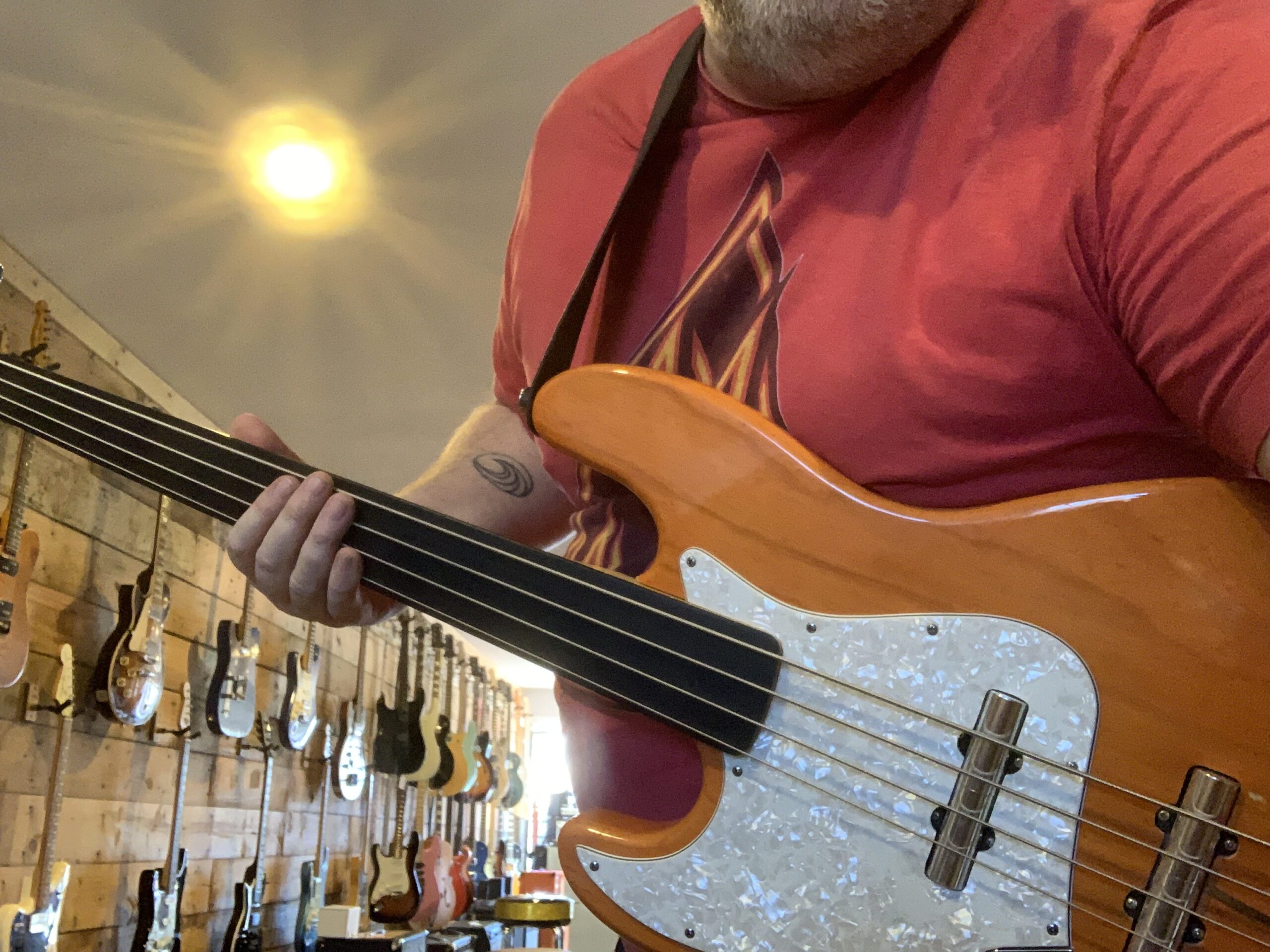 Gear review: My custom fretless bass, a breakdown and samples.